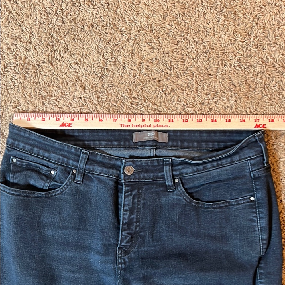 Levi's Perfectly Shaping Women's Boot Cut Jeans - Dark Blue Size 35 Waist

0113 - Picture 9 of 9